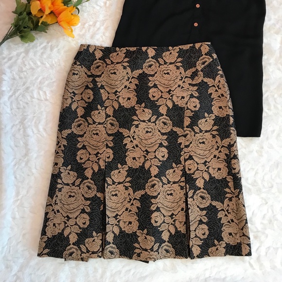 Ann Taylor Dresses & Skirts - 🎉3/$24 Ann Taylor Petites Floral Flare Skirt